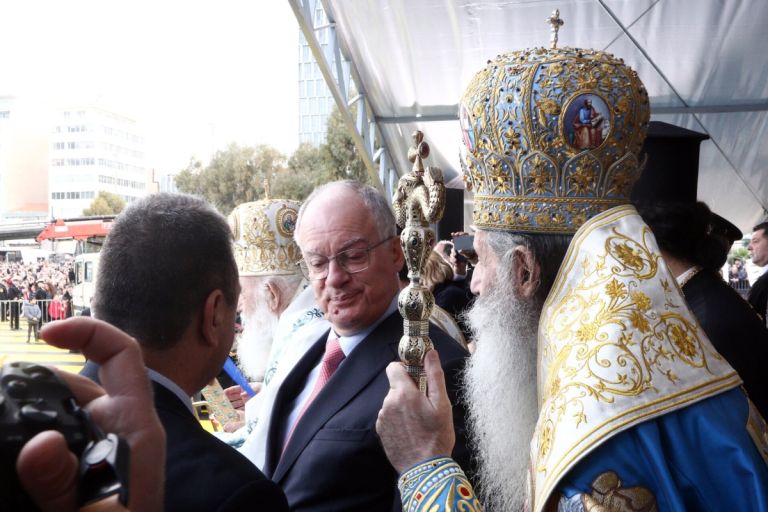 «Σαρτζετάκης 2.0»: Ο Μπαμπινιώτης και η Ελλάδα που μαθαίνει… ελληνικά για να σωθεί!