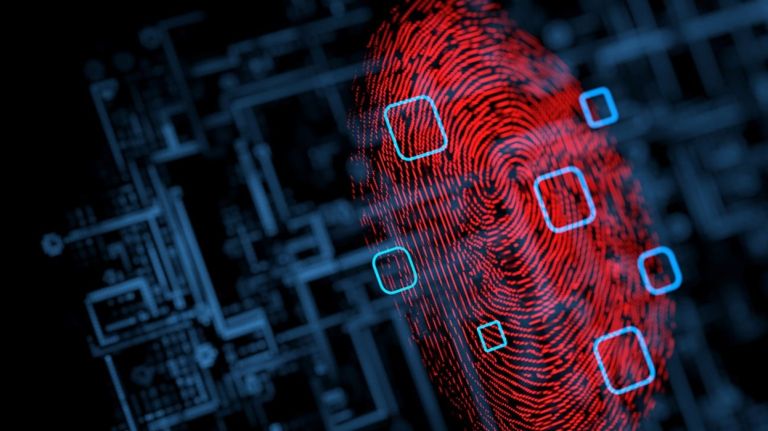 Badges, Bytes & Blackmail: Το παγκόσμιο κυνήγι του κυβερνοεγκλήματος μόλις άλλαξε πίστα