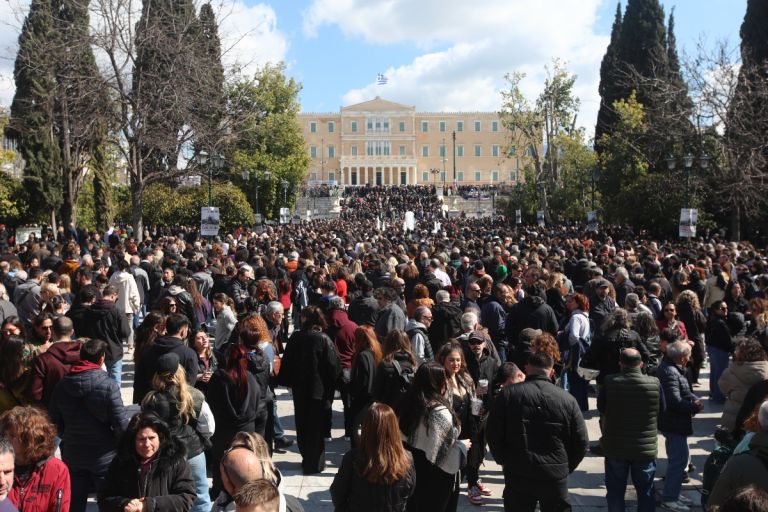 Τέμπη: Πλήθος κόσμου στο Σύνταγμα, 128 προσαγωγές και τρεις συλλήψεις–«Ζητάμε δικαιοσύνη» το μήνυμα Ασλανίδη