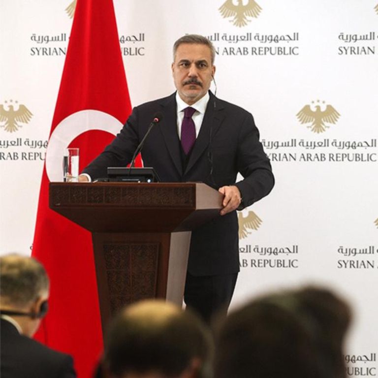 Ο Φιντάν εμπλέκει τον Δένδια πριν τη συνάντηση Μητσοτάκη – Ερντογάν