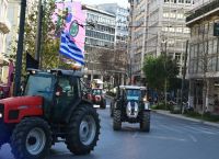 Αγρότες: Αποχώρησαν με κόρνες και «μαρσαρίσματα» από το Σύνταγμα