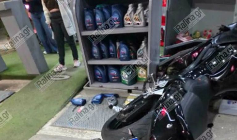 Τροχαίο δυστύχημα στο Πικέρμι: Νεκρός ένας πεζός – Η μηχανή “καρφώθηκε” σε βενζινάδικο