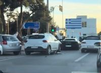 Γλυφάδα: Dacia Sandero «καρφώθηκε» σε Ferrari 296 GTB μπροστά από το παλιό Δημαρχείο