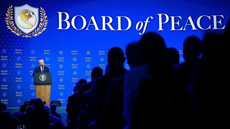 Συνταρακτικό ρήγμα στην ΕΕ: Η Γαλλία «αδειάζει» την Κομισιόν για το συμβούλιο ειρήνης του Τραμπ