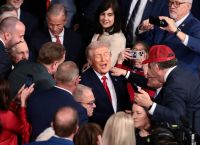 Ο Τραμπ στο State of the Union: Πατριωτισμός, μεγάλες υποσχέσεις και θολά σημεία στην πολιτική