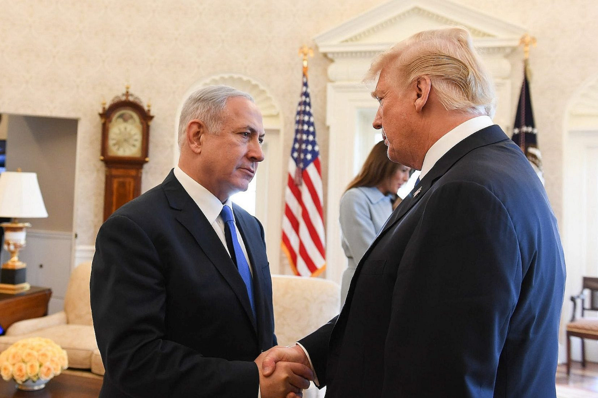 Politico: Ο Τραμπ και οι Σύμβουλοί του Προτιμούν Ισραηλινή Επίθεση κατά Ιράν