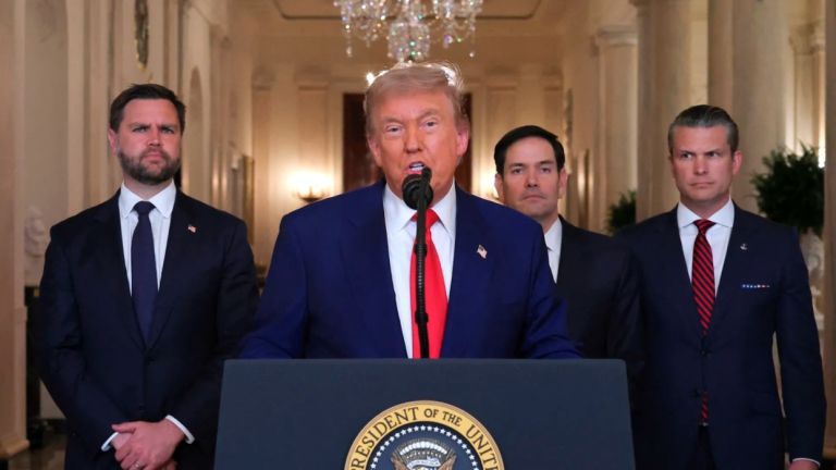 Επικίνδυνο διεθνές παιχνίδι: Ο Τραμπ εξετάζει επίθεση και στοχοποίηση καθεστώτος στο Ιράν