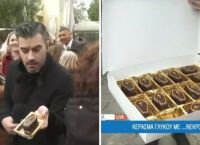 Απίστευτη στιγμή με τον Τσιμιτσέλη στο “Όπου Υπάρχει Ελλάδα”: Τον κέρασαν γλυκά σε σχήμα φέρετρου [vid]