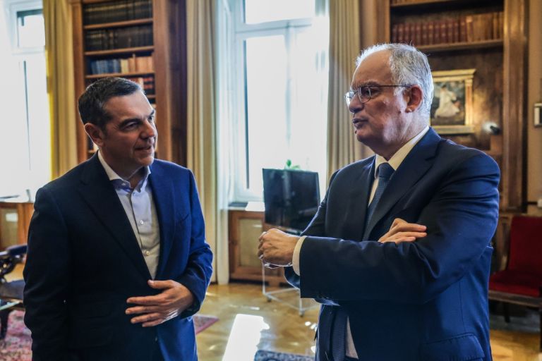 Συνάντηση Τσίπρα με Τασούλα στο Προεδρικό Μέγαρο: Τι είπαν