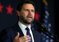 Ο Βανς Κατεβάζει Τους Τόνους με το Ιράν – Οι ΗΠΑ Αποκλείουν Πόλεμο αλλά Διατηρούν Πλήγματα στο Τραπέζι