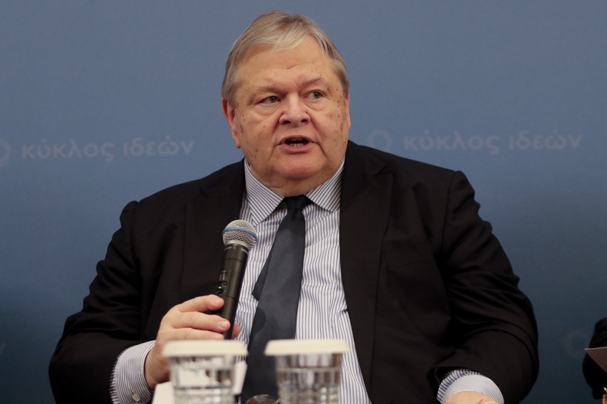 Βενιζέλος: Η κυβέρνηση μετατοπίζει την ατζέντα – Δεν επιστρέφω στην πολιτική, άρθρο 86 υπό συζήτηση