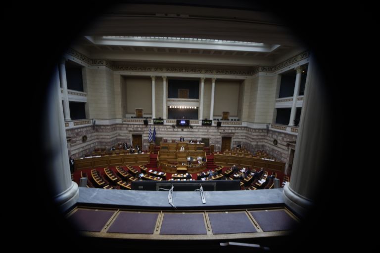 Με 158 «ΝΑΙ» πέρασε το νομοσχέδιο για συλλογικές συμβάσεις – ΠΑΣΟΚ καταψήφισε επί της αρχής