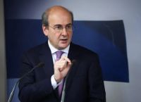 Χατζηδάκης εναντίον γραφειοκρατίας: 14 παρεμβάσεις–τομή και μετωπική στο βαθύ κράτος