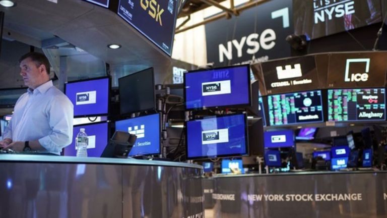 Εκρηκτικό sell‑off σε χρυσό, ασήμι και αγορές – Κατάρρευση κερδών και διεθνής αναταραχή