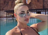 Η Τούνη αυτοτρολάρεται από τη Σαουδική Αραβία: Το παίζω high society ενώ κατάγομαι από το Πετρίτσι Σερρών