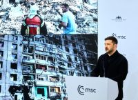 Ζελένσκι από Μόναχο: «Ο Πούτιν είναι σκλάβος του πολέμου» – Ζητά δίμηνη εκεχειρία για εκλογές