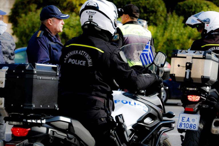 Παλλήνη: Τρεις συλλήψεις «στα πράσα» για απόπειρα κλοπής μοτοσυκλέτας