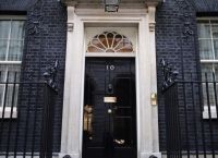 Διορισμός Μάντελσον, παραίτηση ΜακΣουίνι και κρίση αξιοπιστίας για τον Στάρμερ