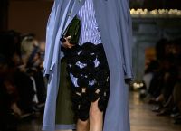 Victoria Beckham, Loewe & Givenchy: Η δύναμη συναντά τη θηλυκότητα στις πασαρέλες της Paris Fashion Week FW26