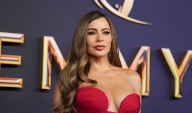 «Χτύπησε» ξανά η Σοφία Βεργκάρα από το Παρίσι – Κορμάρα…