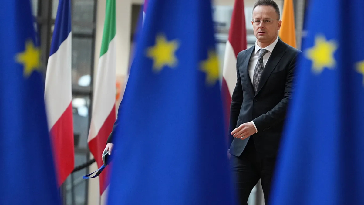 Σκιές διαρροών από τη Βουδαπέστη προς τη Μόσχα στην ΕΕ