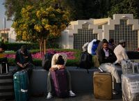 Η ΕΕ σε συναγερμό για τον πόλεμο στο Ιράν: Σχέδιο επαναπατρισμού και «πάγωμα» πτήσεων στη Μέση Ανατολή