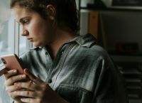 Μελέτη: Πάνω από 3 ώρες social media την ημέρα συνδέονται με άγχος και κατάθλιψη στους εφήβους