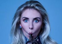 Μπόνι Μπλου έγκυος μετά από «μαραθώνιο» με 400 άνδρες χωρίς προφύλαξη: «Θα ρωτήσω το ChatGPT τι να κάνω»