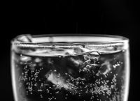 Ανθρακούχο ή μεταλλικό νερό; Ποιο ενυδατώνει πραγματικά καλύτερα τον οργανισμό