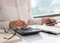 Φοροελαφρύνσεις για εκατομμύρια πολίτες: Τι αλλάζει σε ΕΝΦΙΑ και φορολογικές δηλώσεις