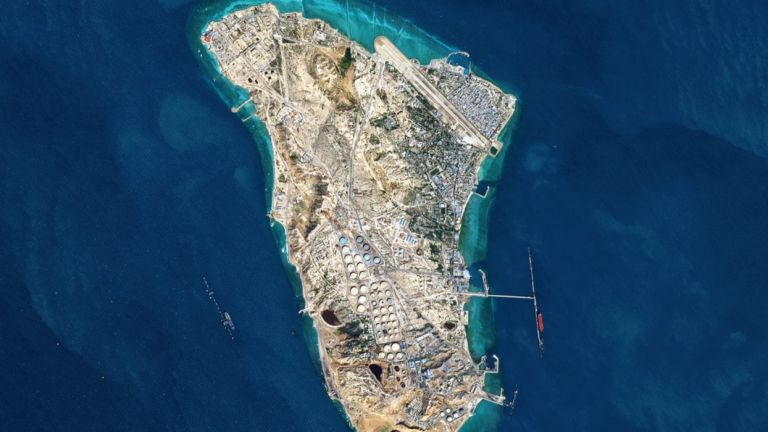 Ο Τραμπ σκέφτεται χερσαία επιχείρηση στη νήσο Χαργκ για τα Στενά του Ορμούζ