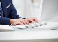 Eurobank Research: Γιατί οι νέοι στην Ελλάδα μένουν εκτός εργασίας και εκπαίδευσης