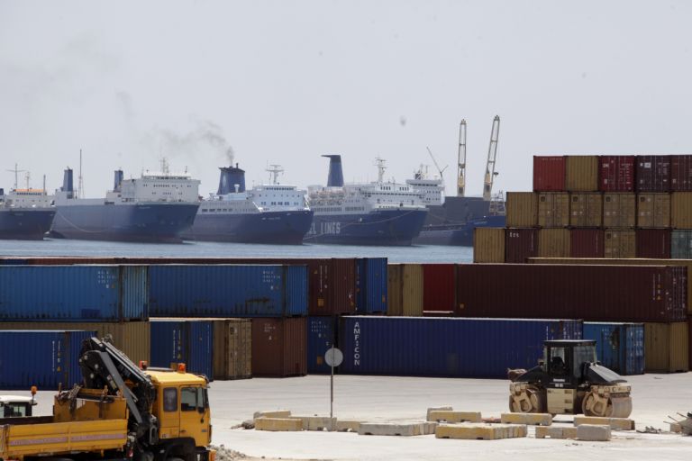 Ελληνικά λιμάνια: Οριακή άνοδος στους επιβάτες, πιέσεις στα εμπορεύματα