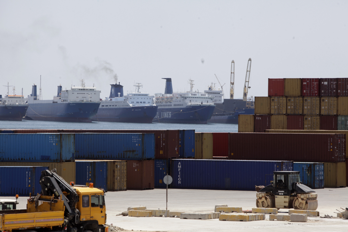 Ελληνικά λιμάνια: Οριακή άνοδος στους επιβάτες, πιέσεις στα εμπορεύματα