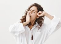 Αϋπνία και μελατονίνη: Ποιες τροφές βοηθούν φυσικά τον ποιοτικό ύπνο