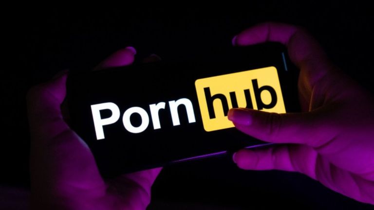 Pornhub, XNXX & XVideos στο Στόχαστρο της ΕΕ – Υποχρεωτική Επιβεβαίωση Ηλικίας για Προστασία Ανηλίκων