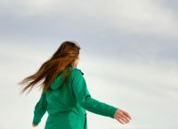 Σκωτσέζικο Περπάτημα: Πώς ο Άνεμος Ενισχύει τη Σεροτονίνη και Καταπολεμά το Άγχος