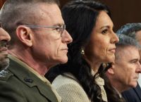 Gabbard: Ρωγμές στο αφήγημα Τραμπ για το Ιράν μετά την κατάθεση στη Γερουσία