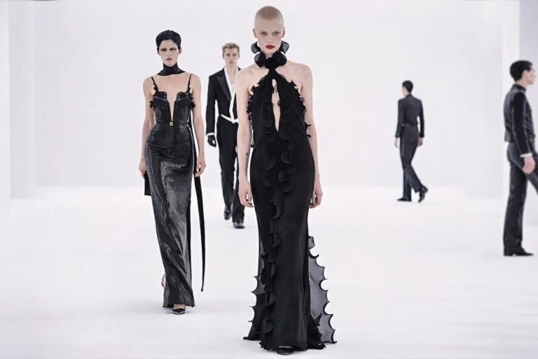 Tom Ford και Givenchy: Όταν ο ερωτισμός γίνεται υψηλή ραπτική