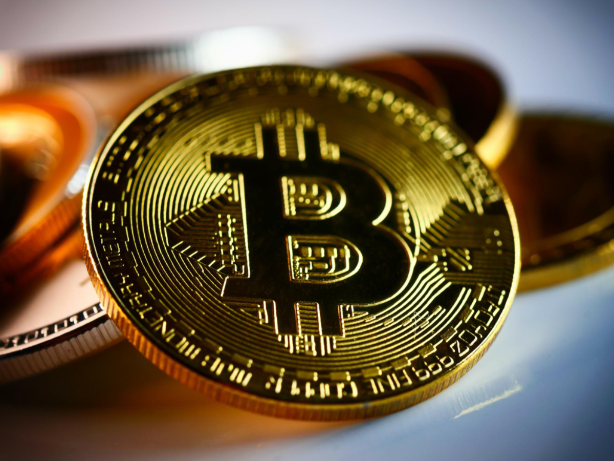 Bitcoin: Κρατά τα 70.000 δολάρια παρά τις γεωπολιτικές πιέσεις – Αγορά σε ισορροπία φόβου και ανθεκτικότητας