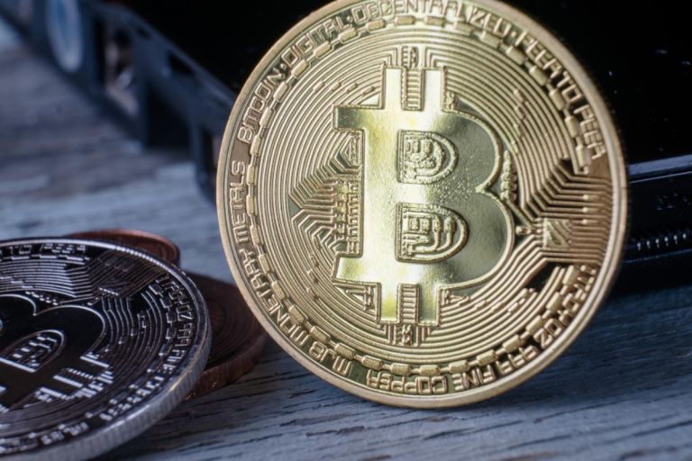 Bitcoin: «Φρενάρει» το ράλι στα 71.000 δολάρια – Γεωπολιτική ένταση στο Ιράν
