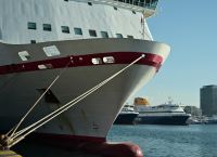 24ωρη απεργία ναυτικών: Δεμένα τα πλοία σε όλη τη χώρα – Διαμαρτυρία για τον απεγκλωβισμό από τη Μέση Ανατολή