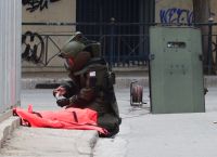 Χαλάνδρι: Συναγερμός έξω από το ρωσικό προξενείο – Ελεγχόμενη έκρηξη από τα ΤΕΕΜ για δύο σακούλες