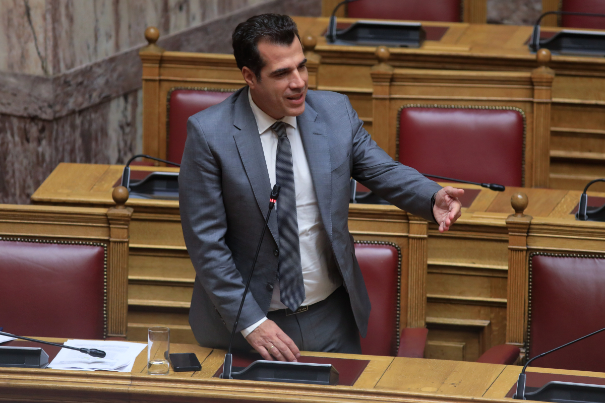 Πλεύρης: Σφοδρή Επίθεση σε ΠΑΣΟΚ και Αριστερά για τον Κανονισμό Επιστροφών – «Σε Τι Διαφέρει από τον ΣΥΡΙΖΑ;»