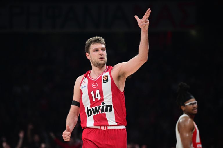 Ολυμπιακός: Με Βεζένκοβ και Μόρις στη Γαλλία, εκτός Γουόκαπ και Λαρεντζάκης