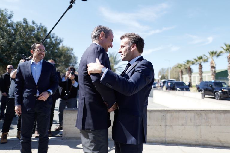 Μηνύματα Μακρόν στα ελληνικά: «Ό,τι περνά από το χέρι μας για να προστατεύσουμε τους συμπολίτες μας»