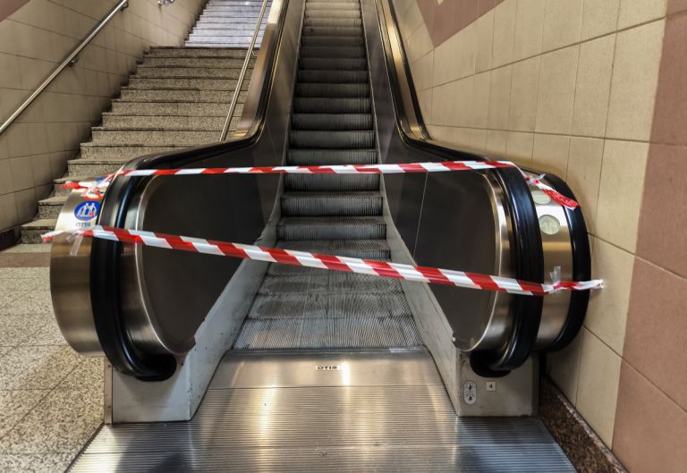 Σκηνές πανικού στο Μετρό: Ληστεία με απειλή όπλου και καταδίωξη μέσα στο τούνελ