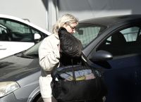 Παραδόθηκε η Ελένη Ζαρούλια – Στη φυλακή οδηγείται η σύζυγος του Νίκου Μιχαλολιάκου