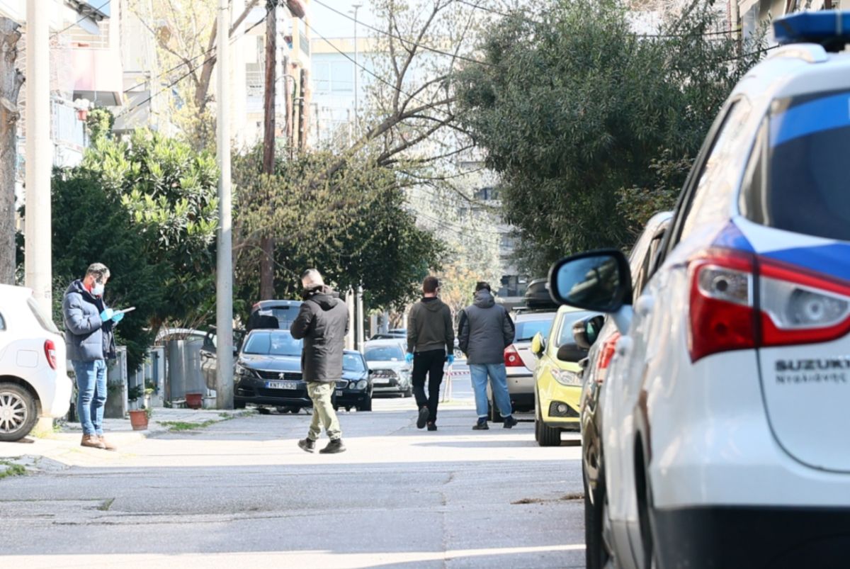 Δολοφονική επίθεση στην Καλαμαριά: Βίντεο από τη στιγμή που ο 20χρονος σωριάζεται στο έδαφος [vid]