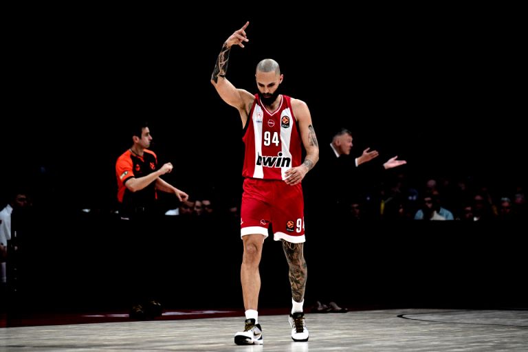 Ολυμπιακός: Εκρηκτικός Φουρνιέ «διέλυσε» τη Φενέρ με ιστορικό ρεκόρ